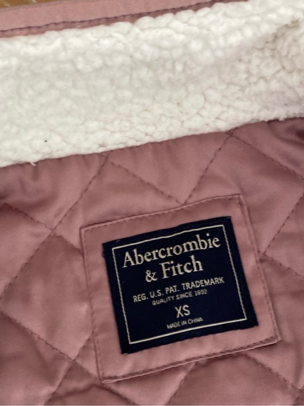 Abercrombie & Fitch quilted lined fleece (cream/rose) XS - Picture 4 of 14